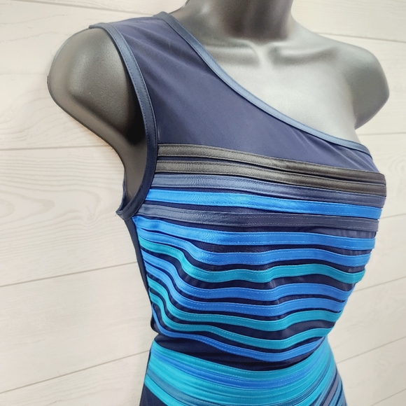 Halston Heritage Bodycon Cocktail Dress - Picture 3 of 8